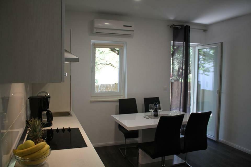 Apartments Holiday באסקה וודה מראה חיצוני תמונה
