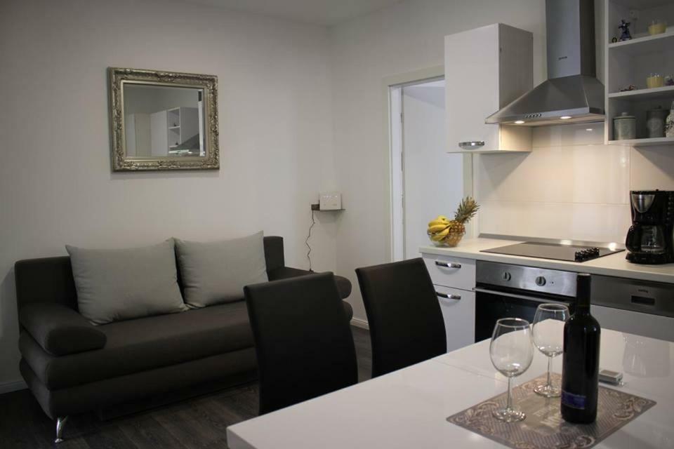Apartments Holiday באסקה וודה מראה חיצוני תמונה