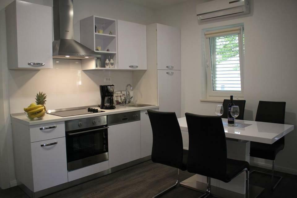 Apartments Holiday באסקה וודה מראה חיצוני תמונה
