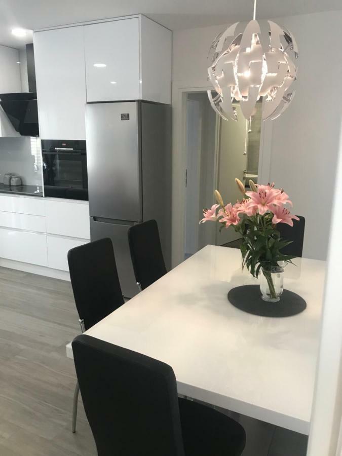 Apartments Holiday באסקה וודה מראה חיצוני תמונה