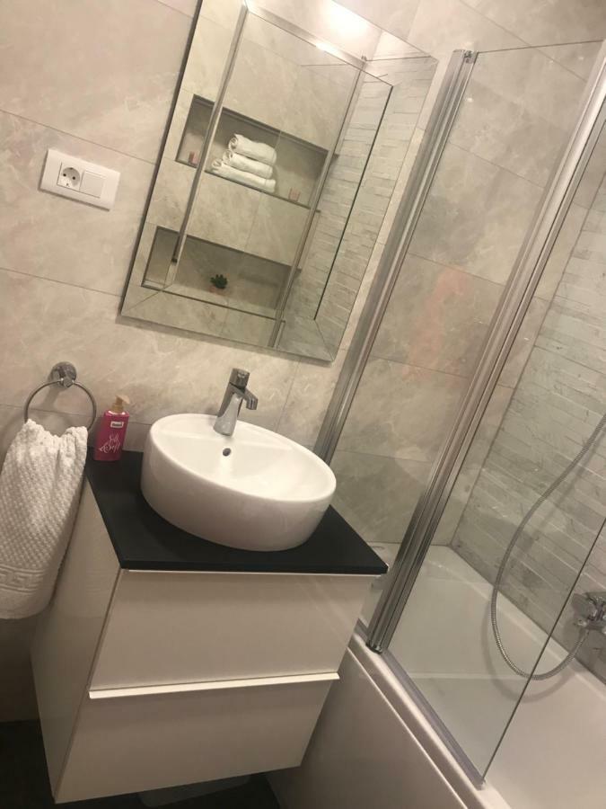 Apartments Holiday באסקה וודה מראה חיצוני תמונה