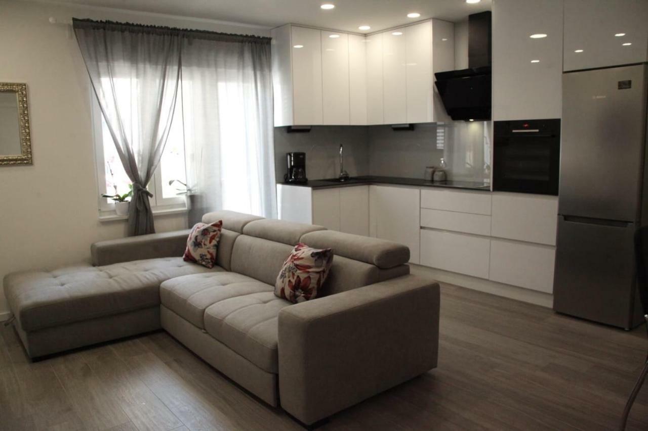 Apartments Holiday באסקה וודה מראה חיצוני תמונה